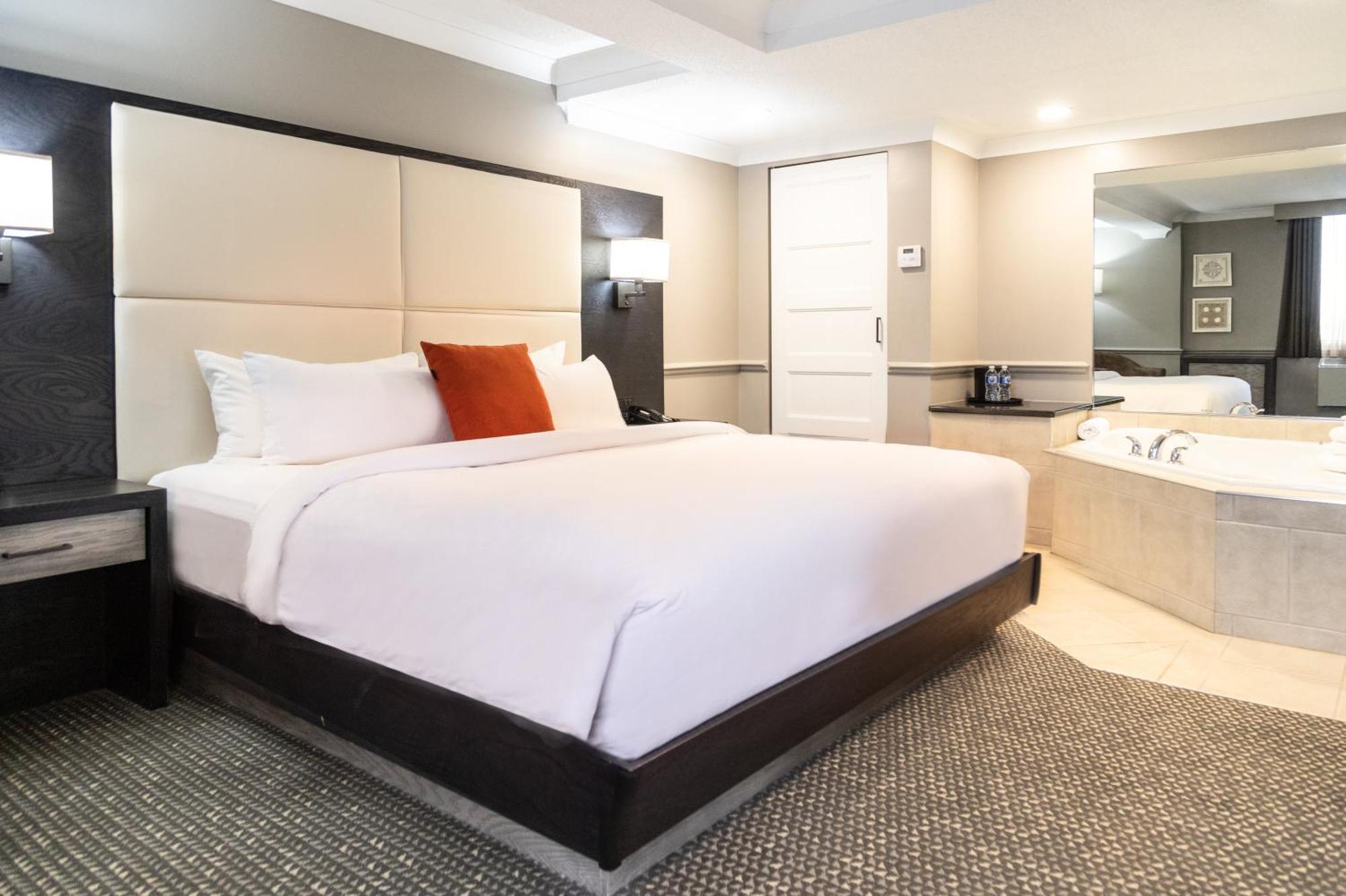 Crowne Plaza Fredericton Lord Beaverbrook By Ihg Esterno foto