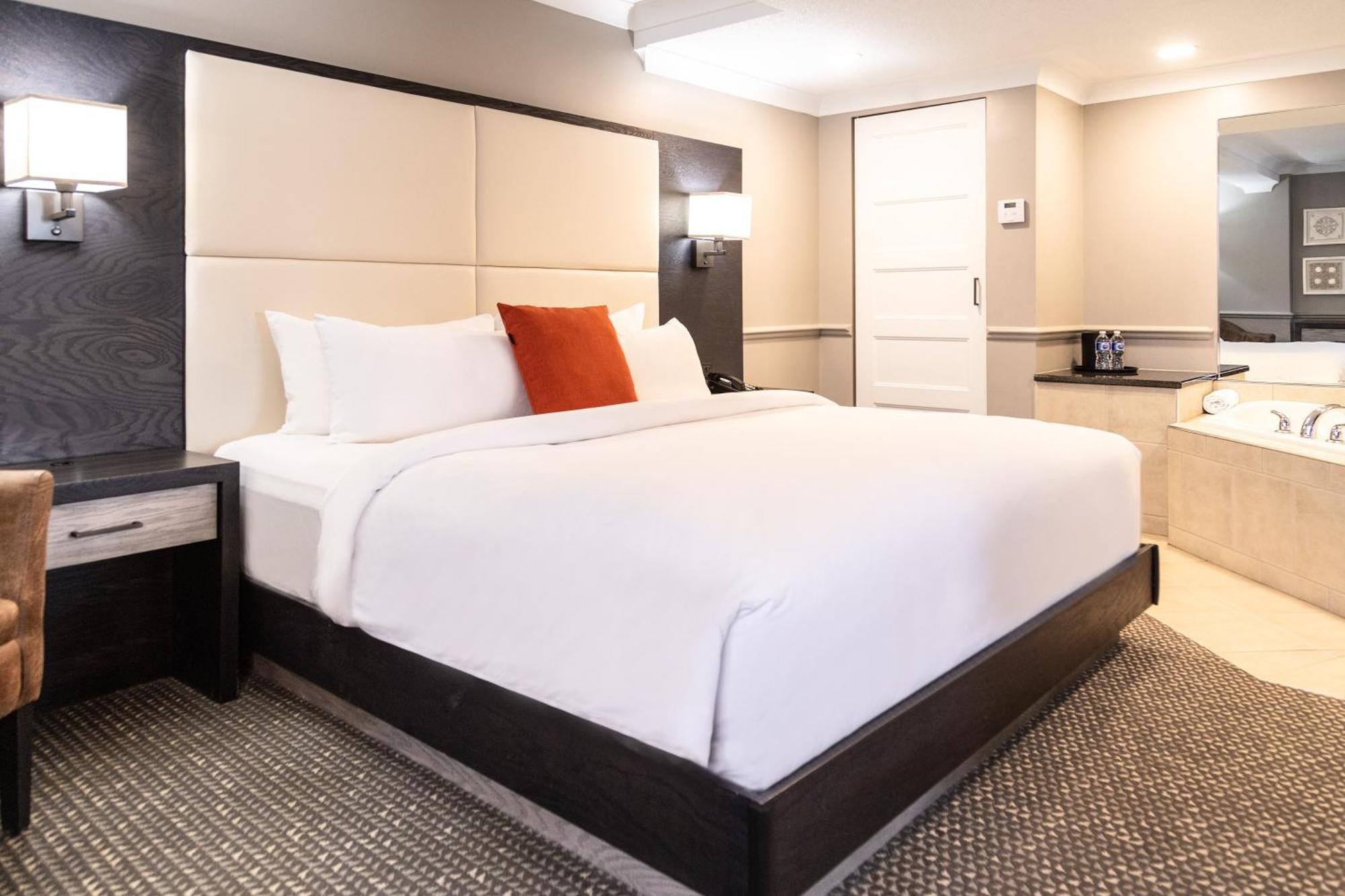 Crowne Plaza Fredericton Lord Beaverbrook By Ihg Esterno foto